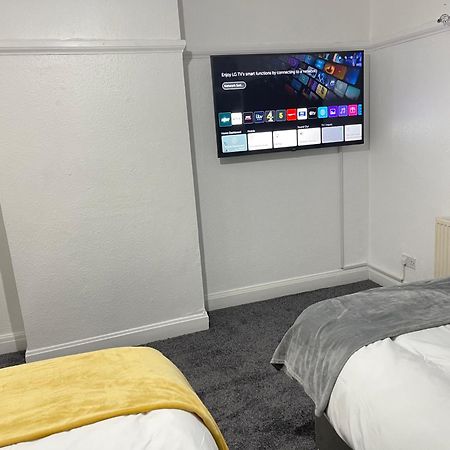 Hometel Digs Hidden Gem Large Comfy Home Can Sleep 15 Braunstone Town Eksteriør billede