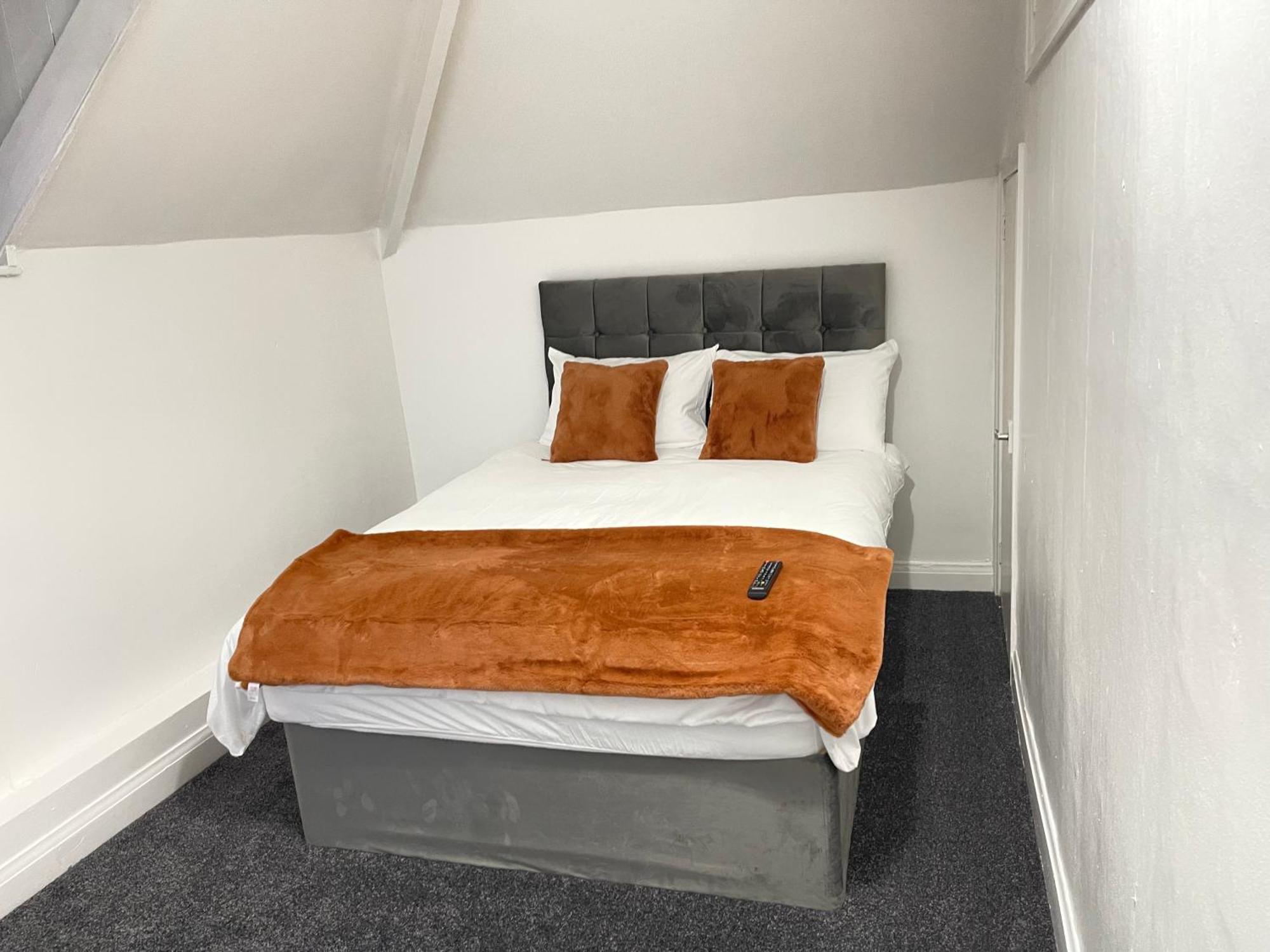 Hometel Digs Hidden Gem Large Comfy Home Can Sleep 15 Braunstone Town Eksteriør billede