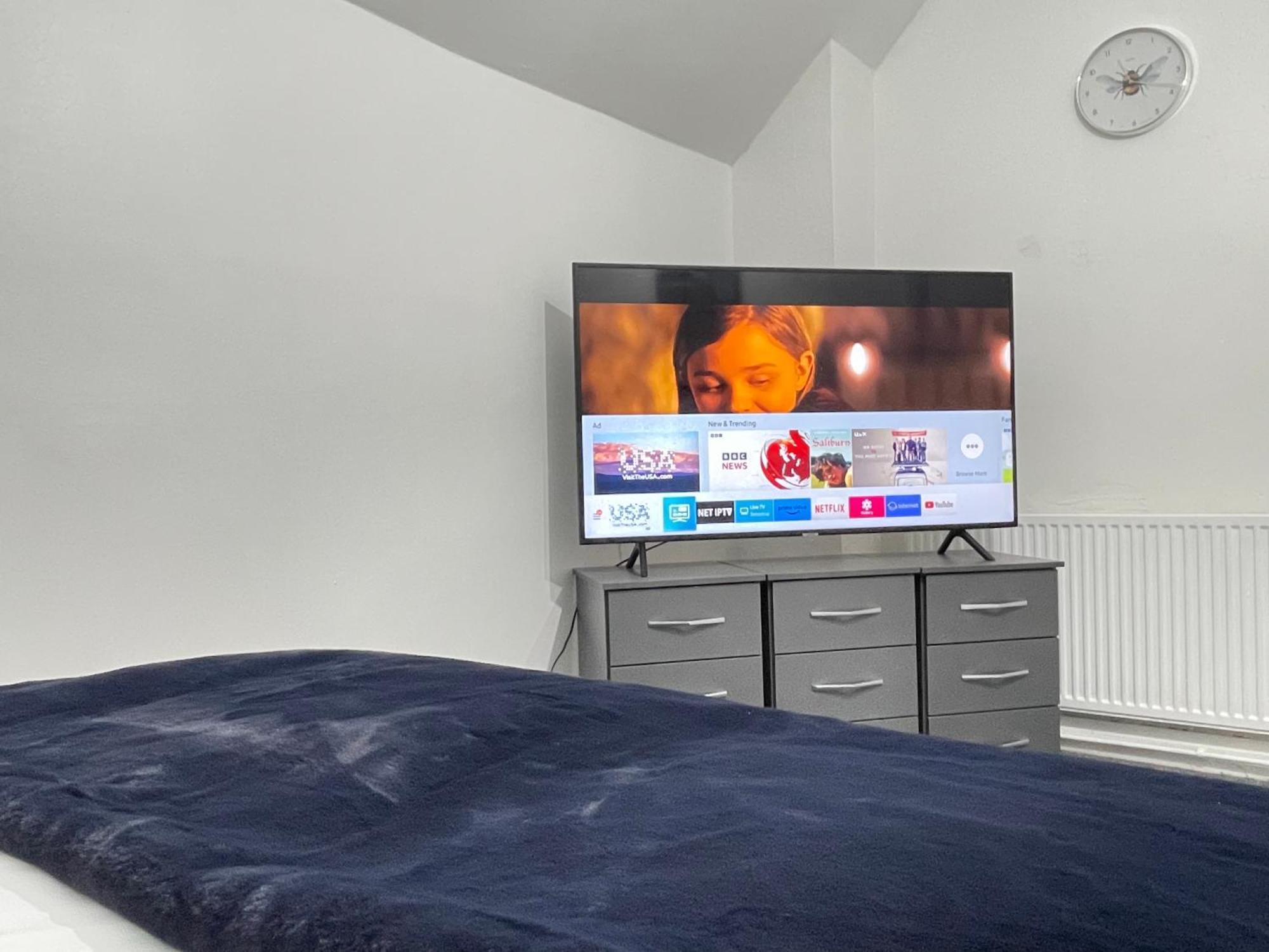 Hometel Digs Hidden Gem Large Comfy Home Can Sleep 15 Braunstone Town Eksteriør billede