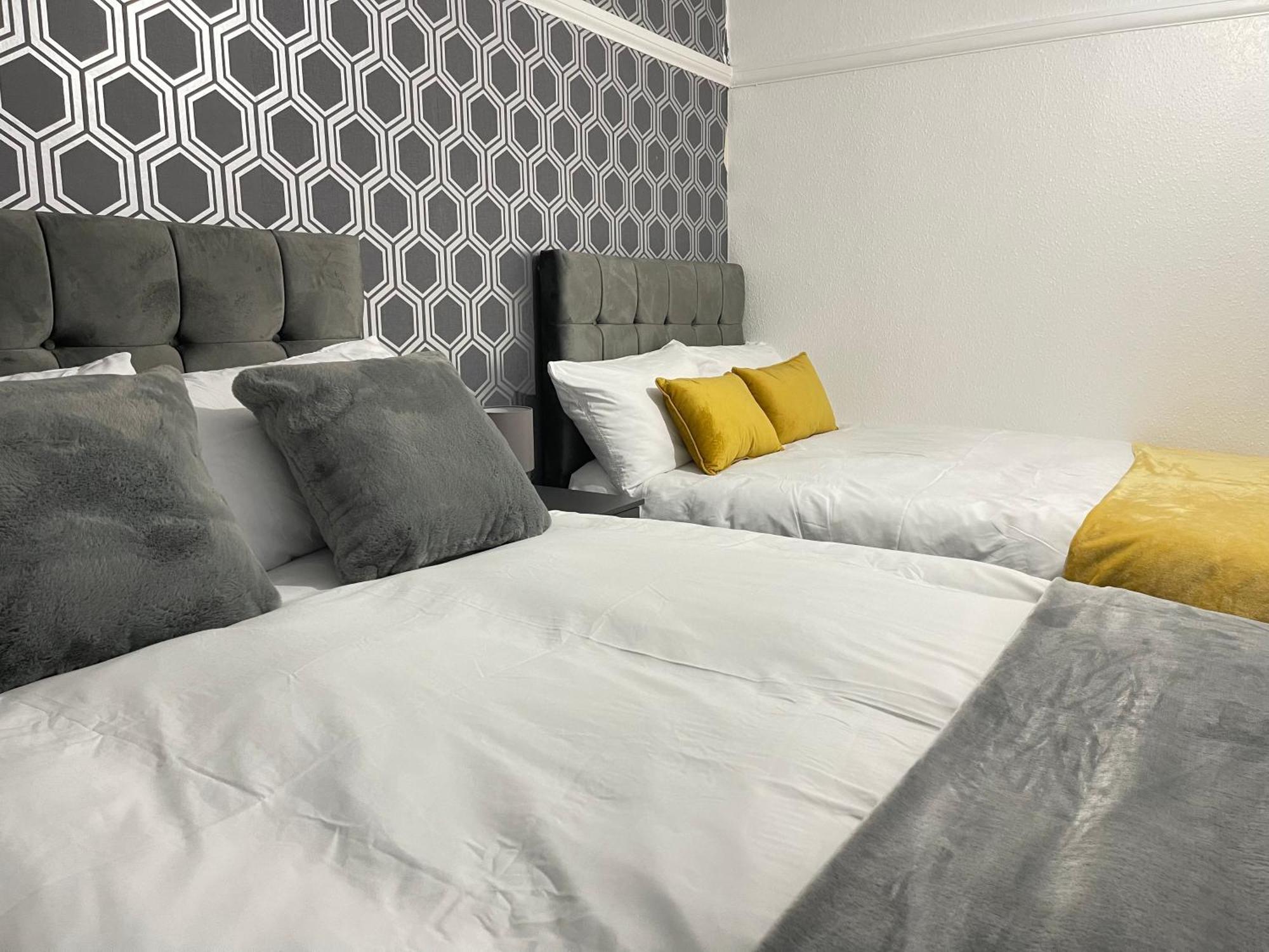 Hometel Digs Hidden Gem Large Comfy Home Can Sleep 15 Braunstone Town Eksteriør billede