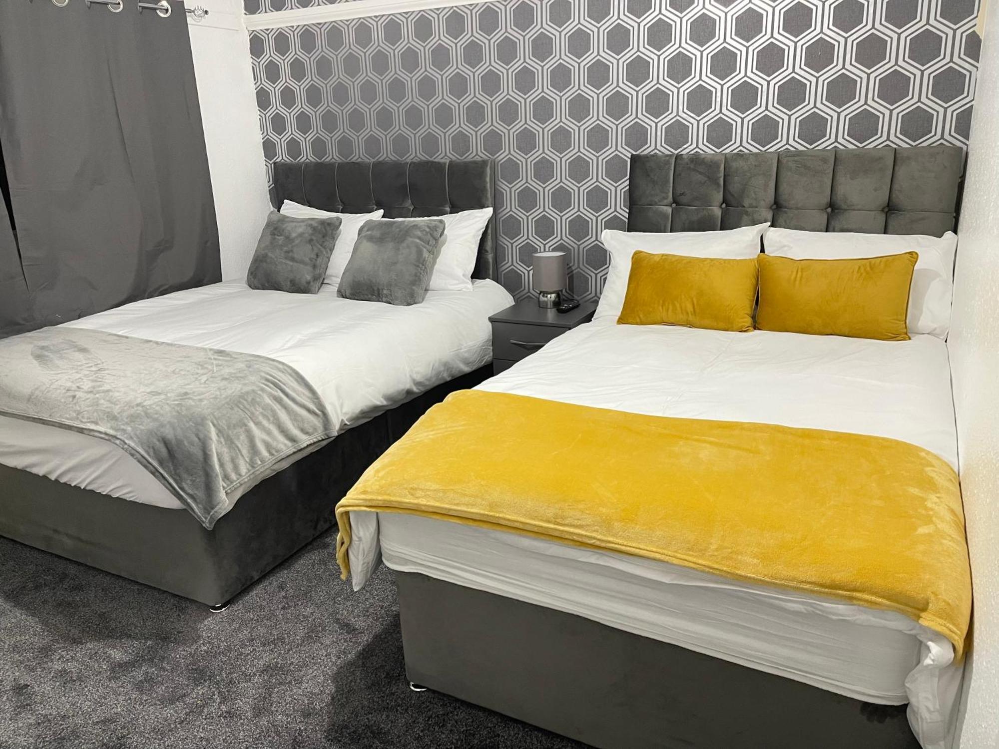 Hometel Digs Hidden Gem Large Comfy Home Can Sleep 15 Braunstone Town Eksteriør billede